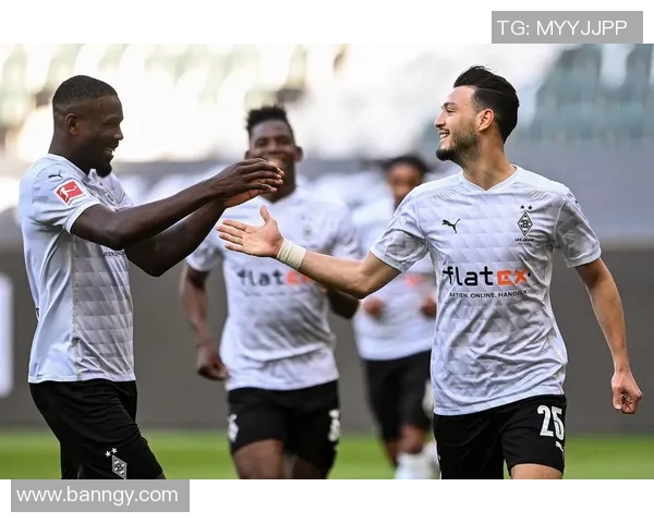 门兴格拉德巴赫队迎战强敌全力争胜展现球队风采 门兴格拉德巴赫队迎战强敌全力争胜展现球队风采