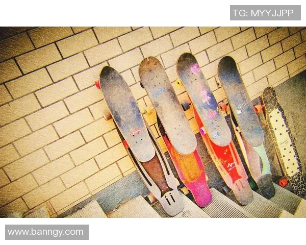 南京滑板队的区域防守策略解析与滑板热点的深度探讨 南京滑板队的区域防守策略解析与滑板热点的深度探讨